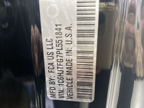 Used 2023 Jeep Gladiator Overland image 42