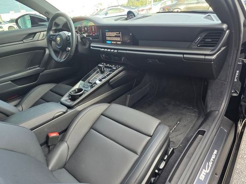 Used 2025 Porsche 911 Carrera image 33