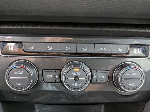 Used 2023 Volkswagen Taos SE w/ Panoramic Sunroof Package image 26
