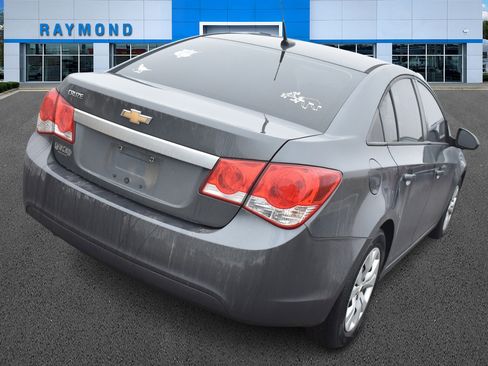 Used 2013 Chevrolet Cruze LS image 3