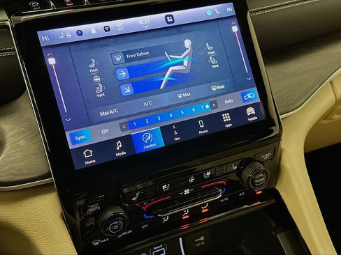 Used 2023 Jeep Grand Cherokee Limited w/ Luxury Tech Group II image 24