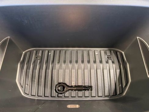 Used 2021 Tesla Model Y Long Range image 36