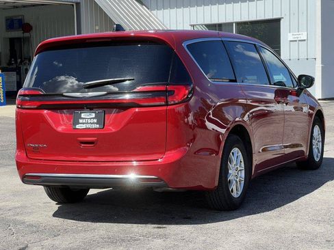 Used 2026 Chrysler Pacifica Select FWD image 40