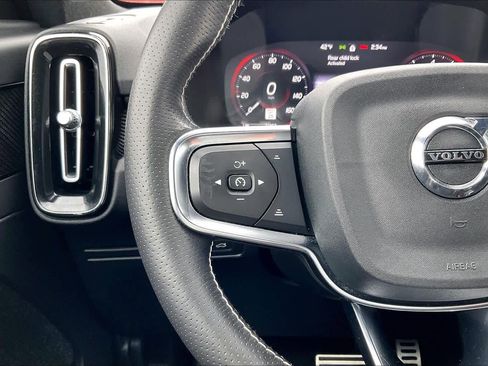 Used 2021 Volvo XC40 T5 R-Design w/ Advanced Package image 26