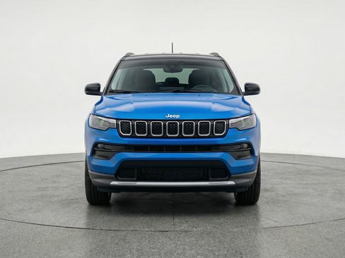 Used 2025 Jeep Compass Limited image 2