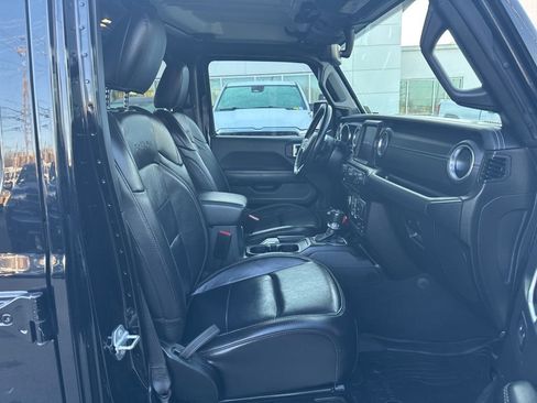 Used 2022 Jeep Wrangler Unlimited Sahara w/ Cold Weather Group image 18