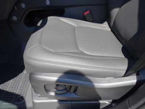 New 2025 Land Rover Defender 110 S image 4