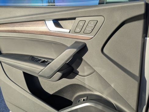 Used 2021 Audi Q5 Premium Plus w/ Premium Plus Package image 12