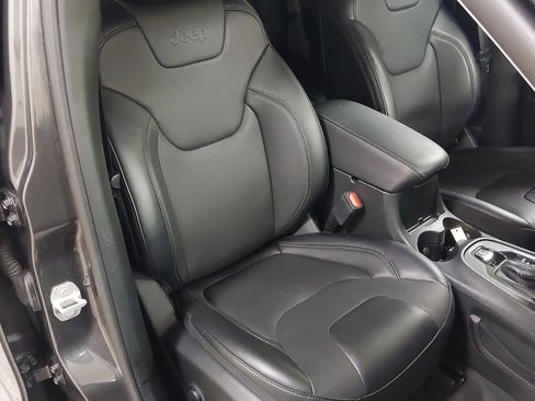 Used 2022 Jeep Cherokee Limited AWD/4WD image 27