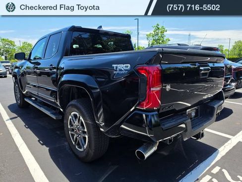 Used 2025 Toyota Tacoma TRD Sport AWD/4WD image 4