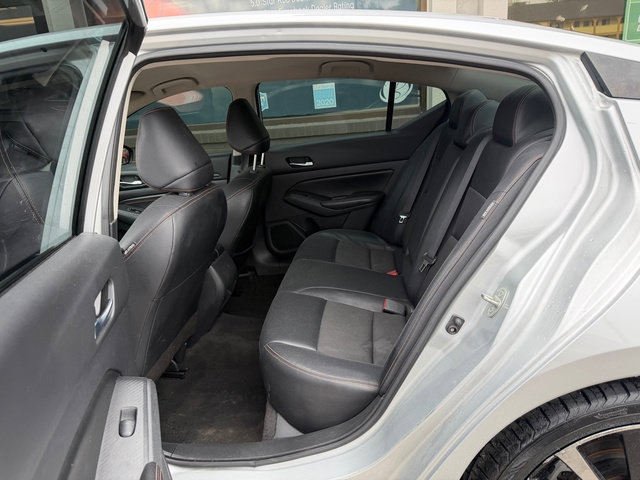 Used 2022 Nissan Altima 2.5 SR FWD image 13