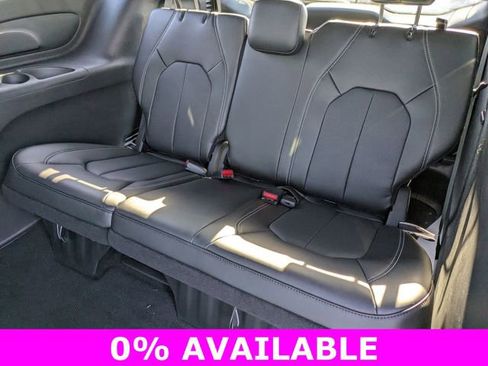 New 2026 Chrysler Pacifica Select image 21