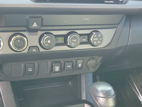 Used 2020 Toyota Tacoma TRD Sport AWD/4WD image 27