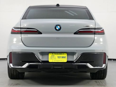 Used 2023 BMW i7 xDrive60 w/ Executive Package 2 AWD/4WD image 11