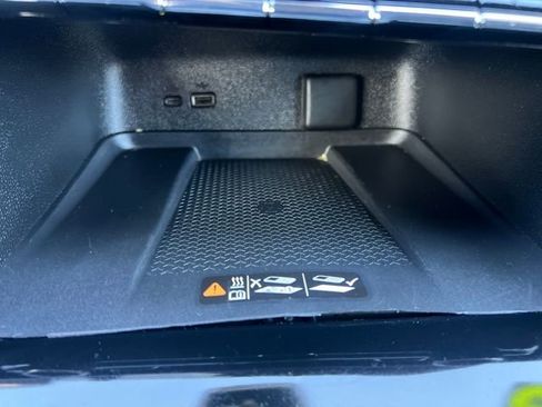 Used 2025 Chevrolet Traverse LT image 24