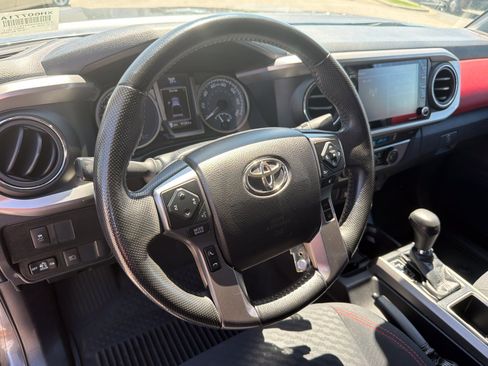 Used 2021 Toyota Tacoma SR5 AWD/4WD image 17