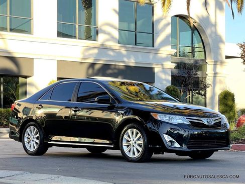 Used 2012 Toyota Camry XLE image 2
