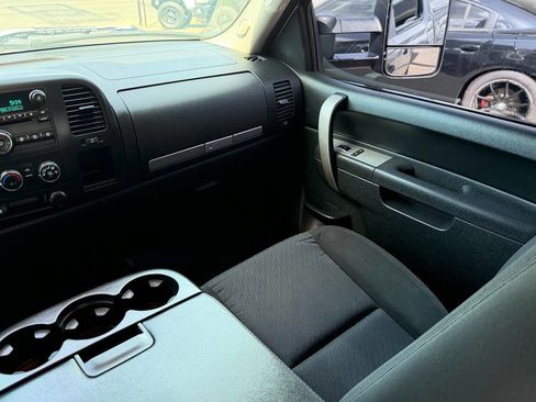 Used 2010 GMC Sierra 2500 SLE w/ Suspension Package, Off-Road image 12