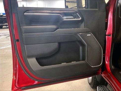 Used 2025 Chevrolet Silverado 2500 LTZ w/ LTZ Premium Package image 9