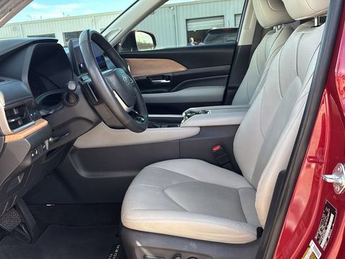 Used 2024 Toyota Grand Highlander Platinum image 19