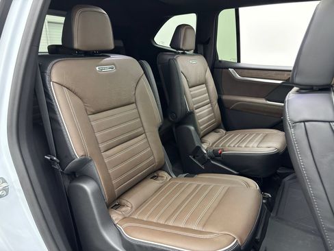 New 2027 GMC Acadia Denali Ultimate w/ LPO, Floor Liner Package AWD/4WD image 44