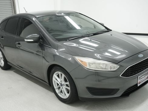 Used 2015 Ford Focus SE FWD image 3