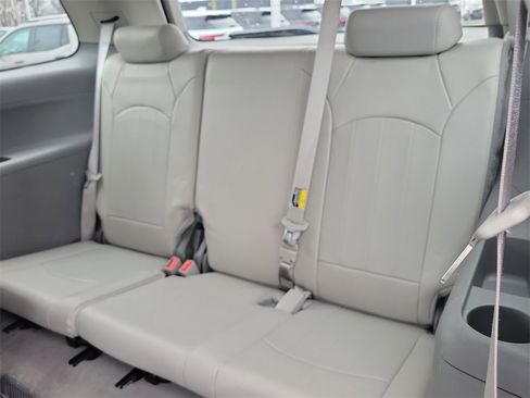 Used 2014 GMC Acadia SLT w/ Technology Package image 15