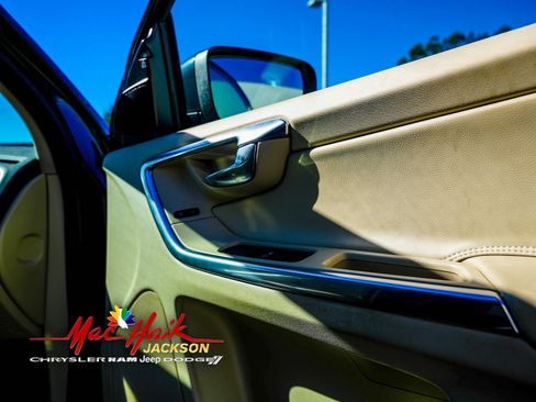 Used 2016 Volvo XC60 T5 Premier w/ Proximity Package image 15