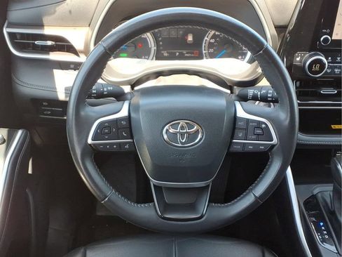 Used 2024 Toyota Highlander XLE AWD/4WD image 22