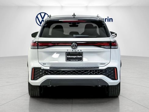 New 2026 Volkswagen Tiguan SE R-Line image 4