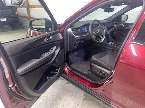 New 2026 Jeep Grand Cherokee L Laredo w/ MOPAR Finishing Package image 9