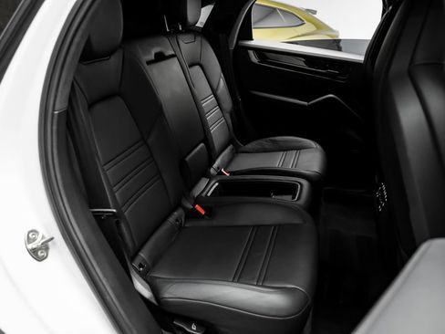 Used 2024 Porsche Cayenne Turbo GT AWD/4WD image 40