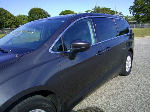 Used 2017 Chrysler Pacifica LX FWD image 15
