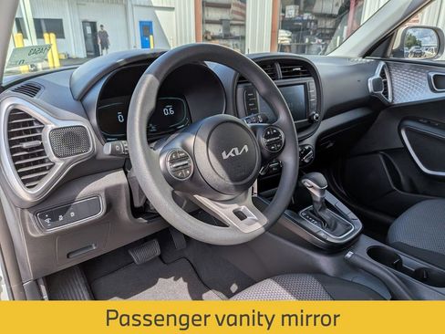 Used 2025 Kia Soul LX w/ LX Technology Package FWD image 30