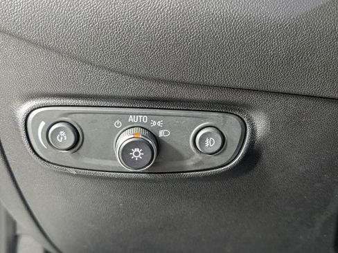 Used 2018 Chevrolet Equinox Premier FWD image 15