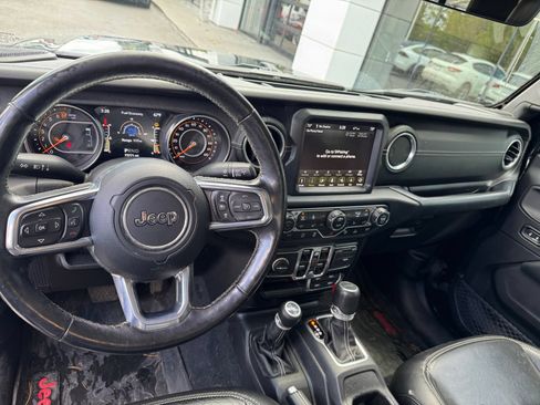 Used 2020 Jeep Gladiator Overland AWD/4WD image 4