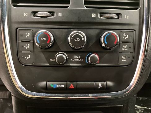 Used 2016 Dodge Grand Caravan SE FWD image 31