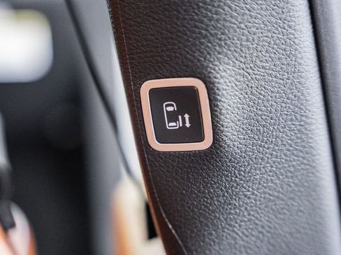 New 2026 Chrysler Pacifica Pinnacle w/ Trailer Tow Group image 36