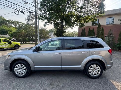 Used 2020 Dodge Journey SE w/ SE Popular Equipment Group image 3