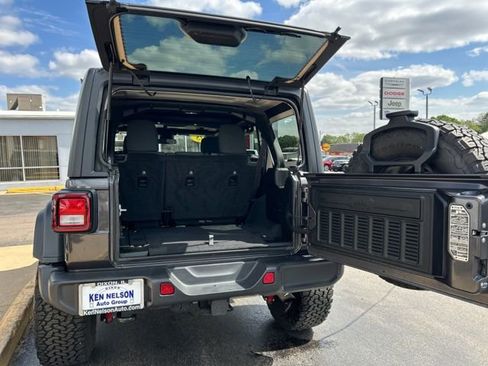 Used 2025 Jeep Wrangler Unlimited Sport AWD/4WD image 10