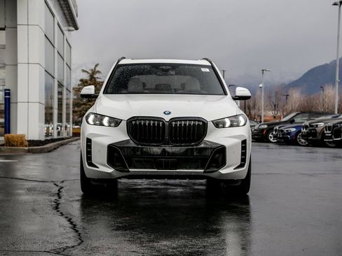 New 2026 BMW X5 xDrive50e w/ M Sport Package AWD/4WD image 8