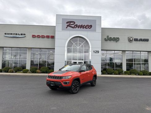 Used 2019 Jeep Compass Trailhawk w/ Leather Interior Group AWD/4WD image 1
