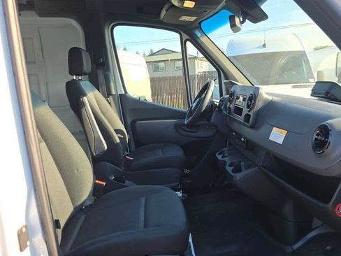 Used 2025 Mercedes-Benz Sprinter 2500 image 10