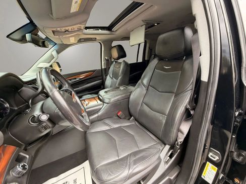 Used 2017 Cadillac Escalade ESV Premium Luxury RWD image 39