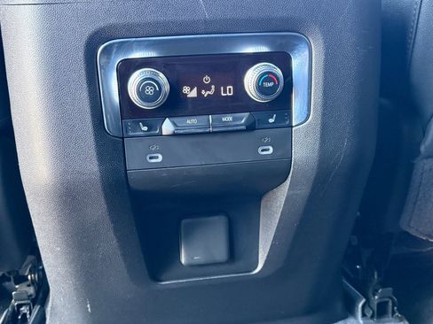 Used 2024 GMC Yukon XL SLT w/ SLT Luxury Package AWD/4WD image 15