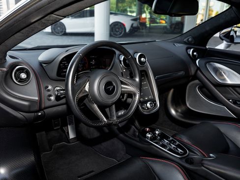 Used 2022 McLaren GT image 19