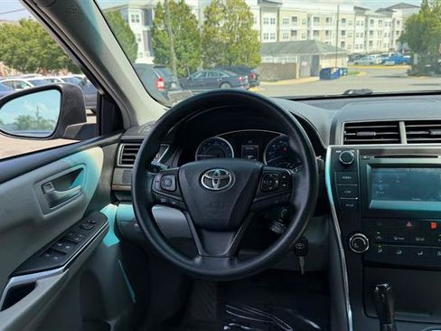 Used 2016 Toyota Camry LE FWD image 18
