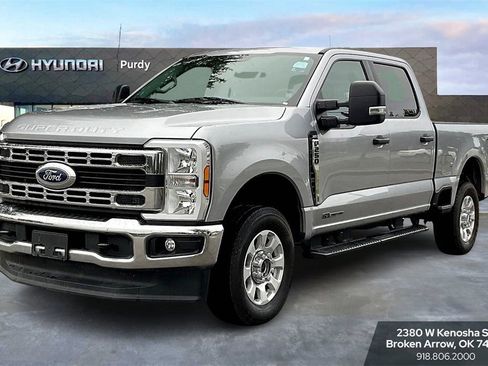 Used 2024 Ford F250 XLT image 1