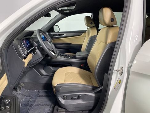 Used 2024 Volkswagen Atlas Cross Sport SE image 11