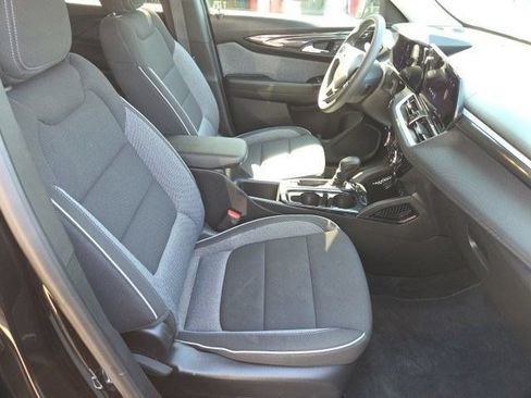Used 2025 Chevrolet TrailBlazer LT FWD image 41